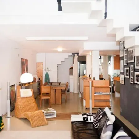 Daire Architect-designed And Central! *